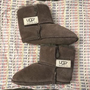 UGG